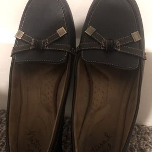 Women’s size 8 Natural Soul Slip on Shoes
